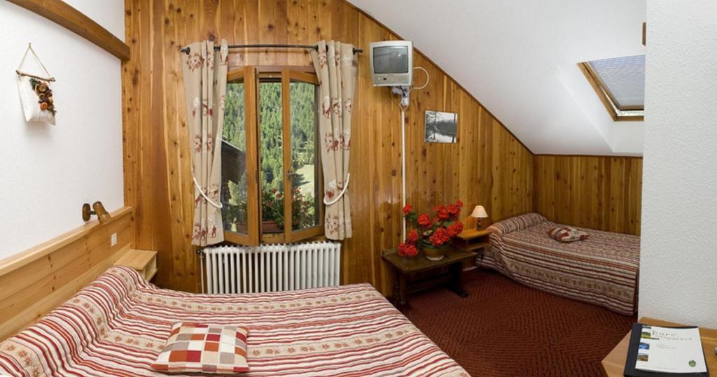 Hotel Le Chamois Logis Molines-en-Queyras Habitación foto