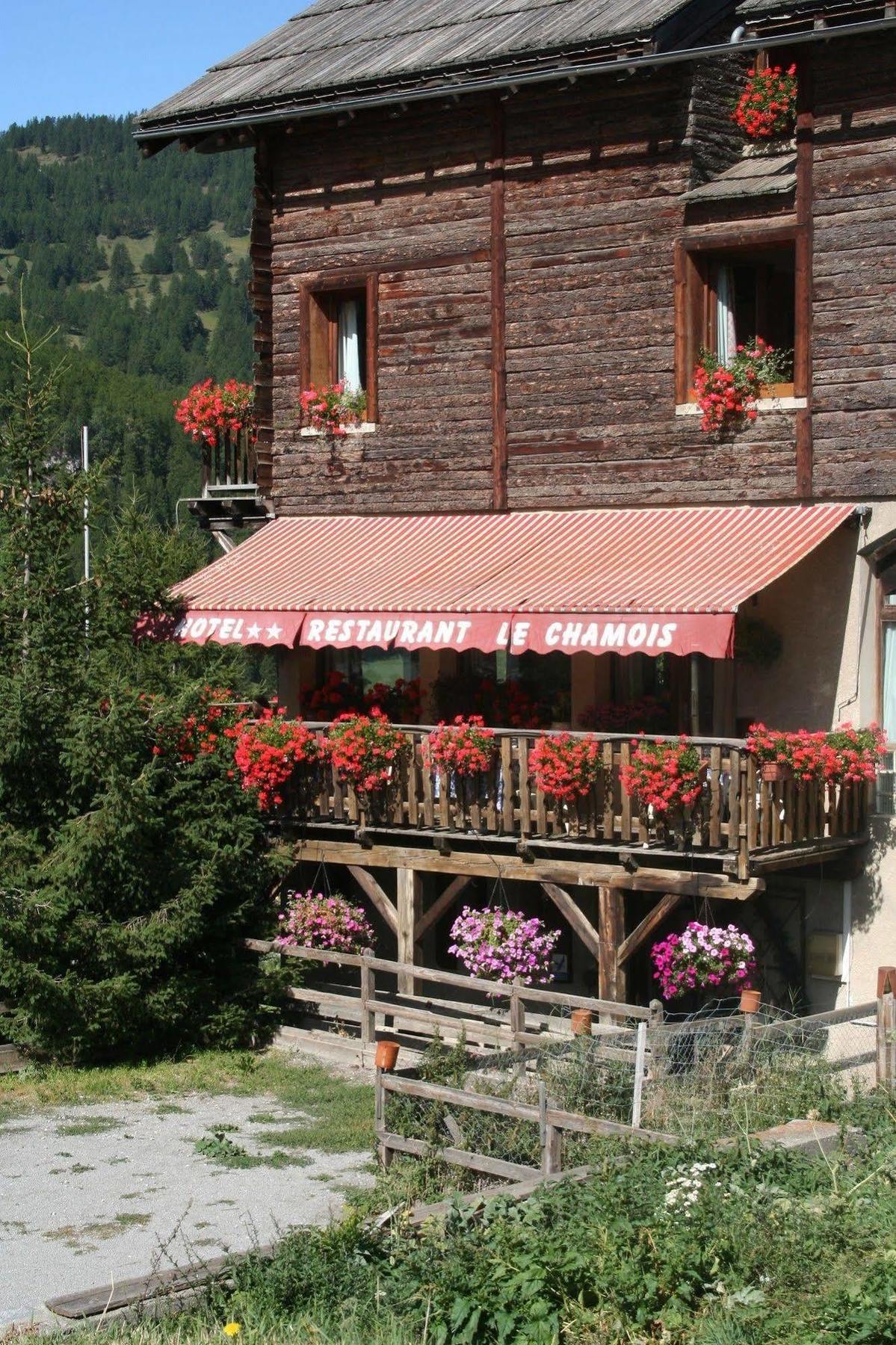 Hotel Le Chamois Logis Molines-en-Queyras Exterior foto