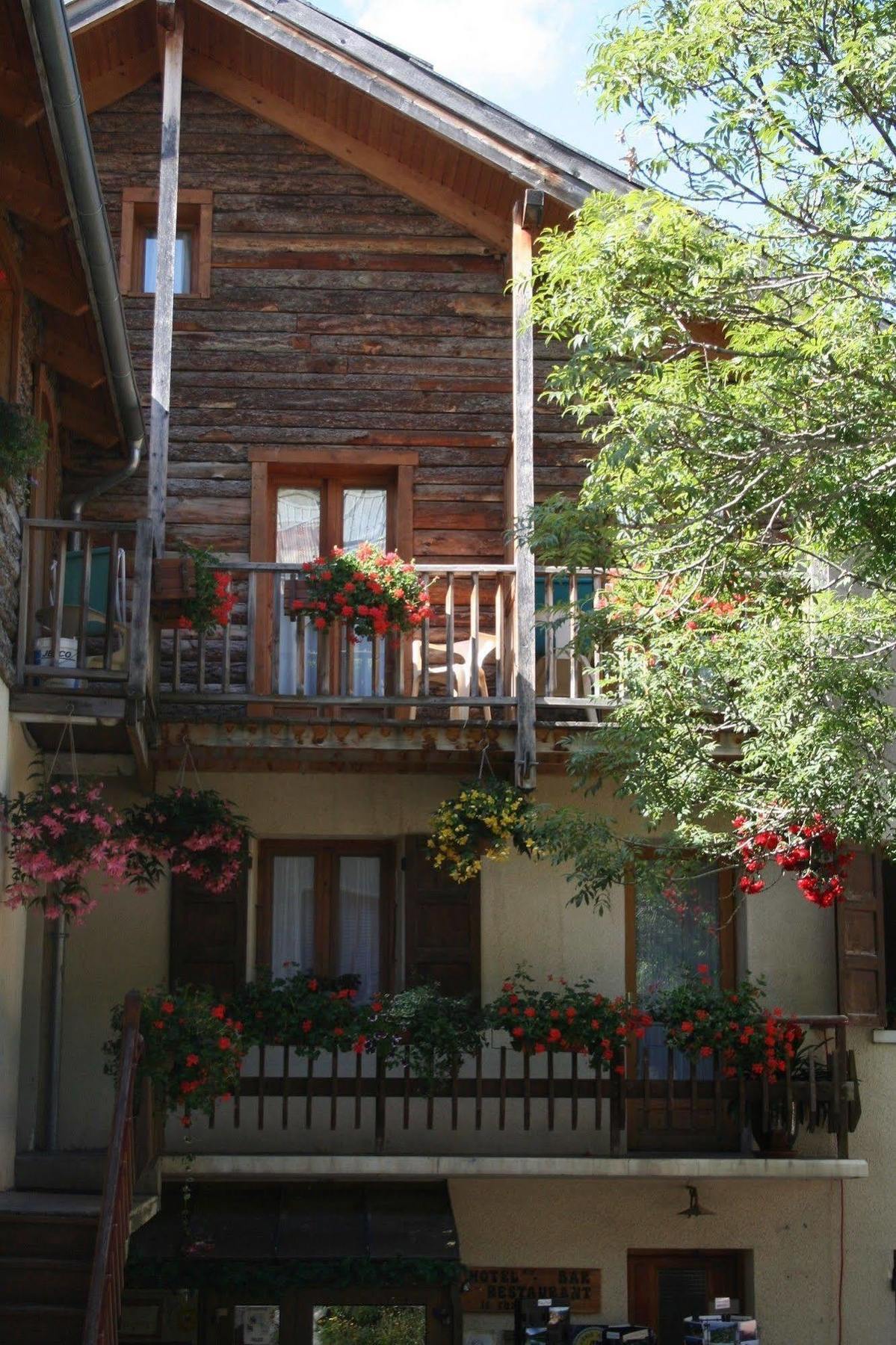 Hotel Le Chamois Logis Molines-en-Queyras Exterior foto