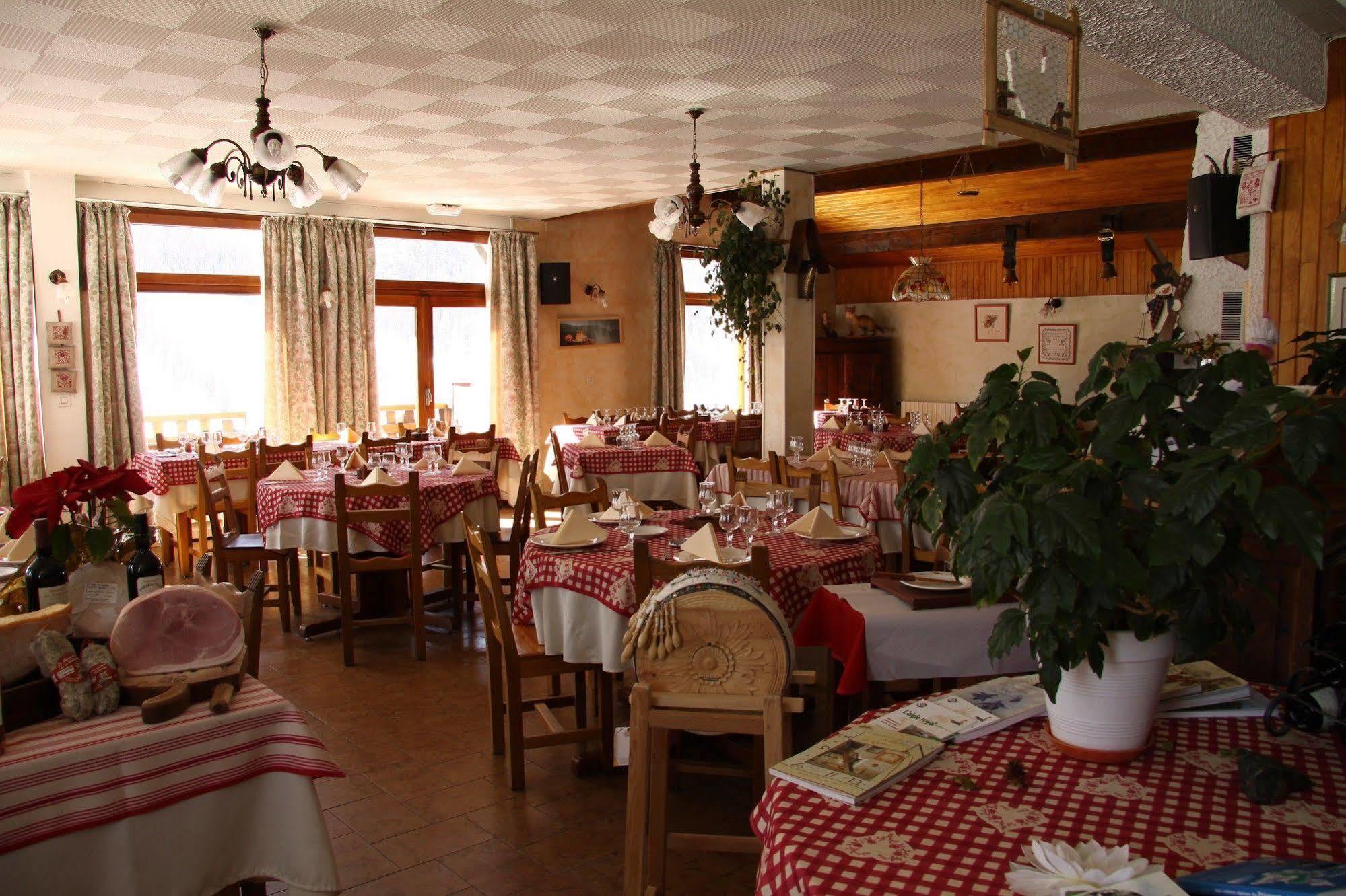 Hotel Le Chamois Logis Molines-en-Queyras Exterior foto